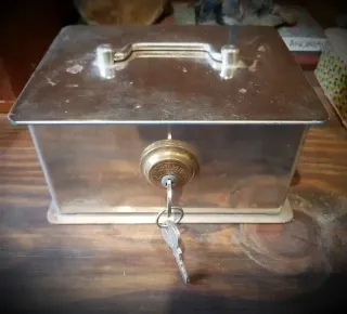 Caja Fuerte Vintage con Llaves