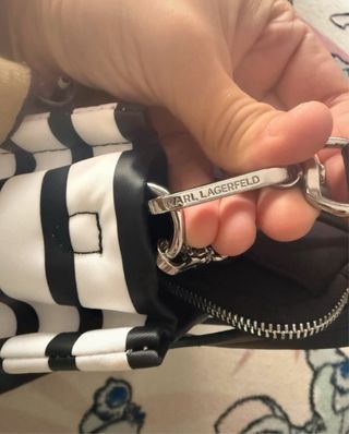 Bolso Karl Lagerfeld Rayas Blanco y Negro