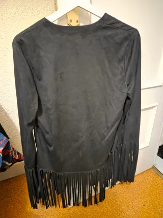 Chaqueta Zara flecos negra T. XS