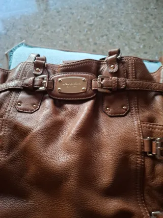 Bolso de piel marrón