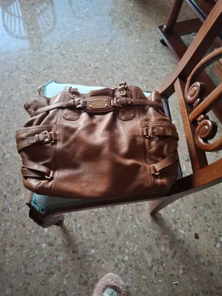 Bolso de piel marrón