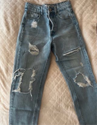 Pantalón MOM Stradivarius Roto