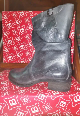 Stivaletto donna basso in pelle colore grigio nero