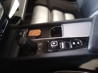 Volvo XC60 T6 Recharge R-Design AWD Auto 250 kW (340 CV)