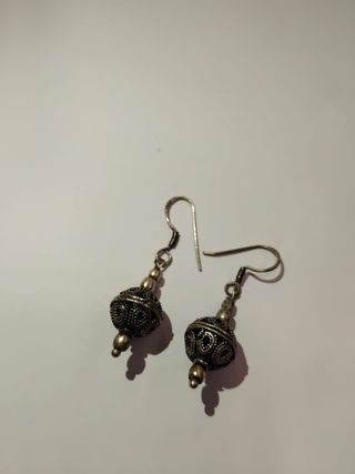 Pendientes colgantes de plata con diseño
