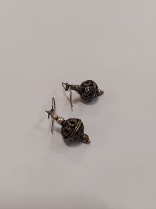 Pendientes colgantes de plata con diseño