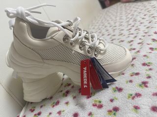 Zapatillas Paredes blancas