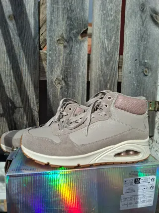 Botines Skechers Beige