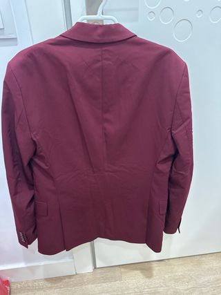 Conjunto de traje granate oscuro del Zara