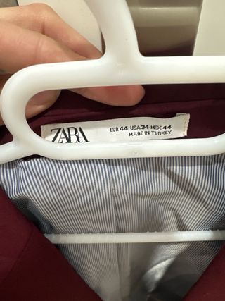 Conjunto de traje granate oscuro del Zara