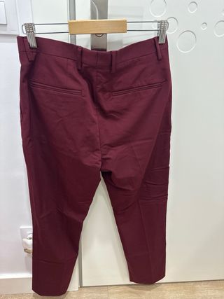 Conjunto de traje granate oscuro del Zara