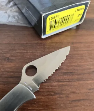 Herramienta Spyderco Ladybug Serrada