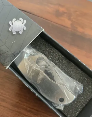 Herramienta Spyderco Ladybug Serrada