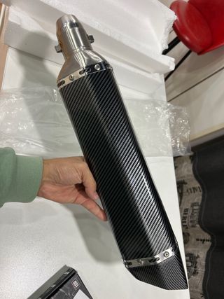 Escape de moto carbono