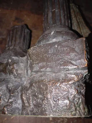 LIQUIDACIÓN Figura bronce Miró reproducción