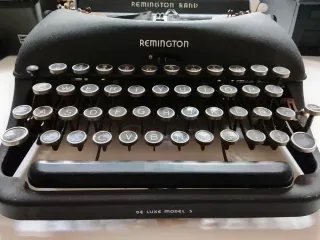 Máquina de escribir Remington De Luxe Model 5.