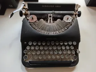 Máquina de escribir Remington De Luxe Model 5.