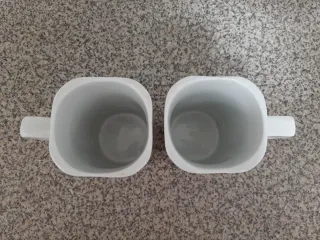 Tazas de desayuno con corazones