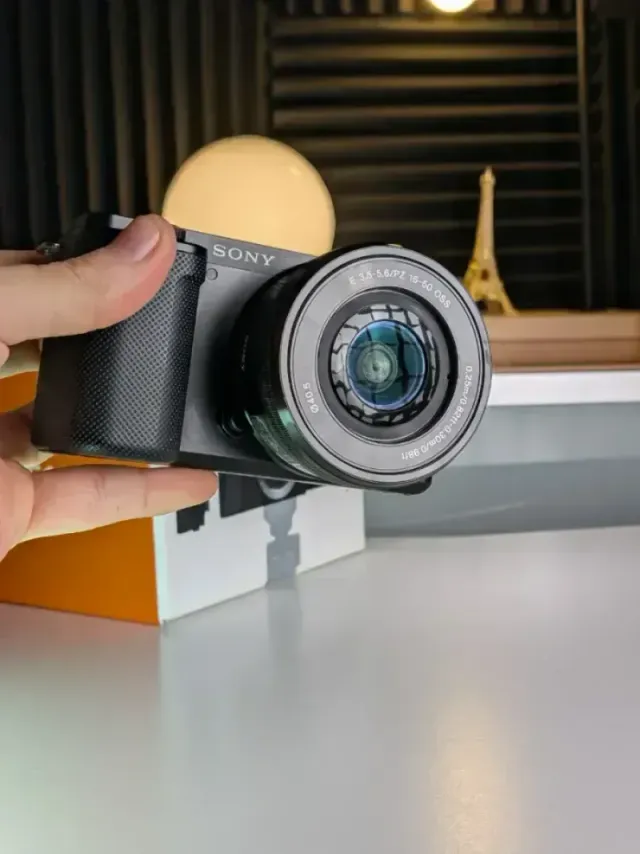 COMO NUEVA | Sony ZV-E10 + objetivo kit