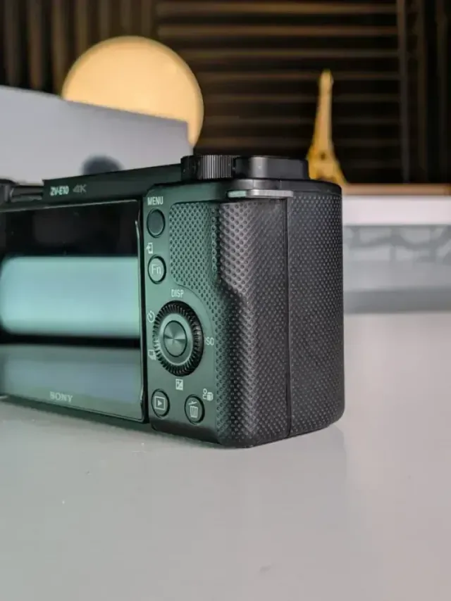 COMO NUEVA | Sony ZV-E10 + objetivo kit