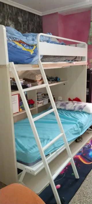 Cama nido con estantería