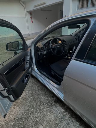 Mercedes C200 5 puertas gris 2008