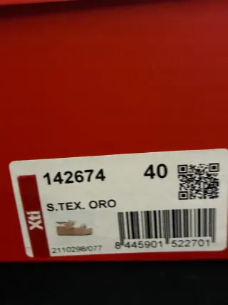 Sandalias doradas con plataforma