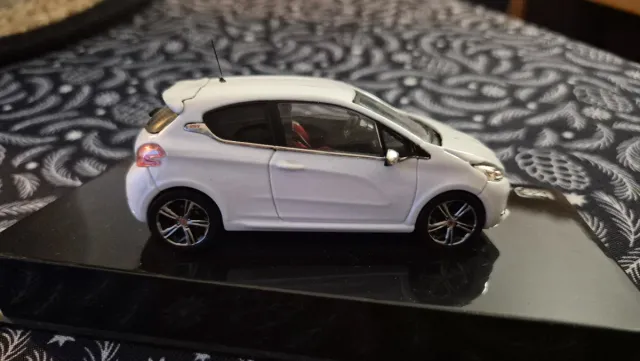 Maqueta Peugeot 208 GTI 1:43 IXO