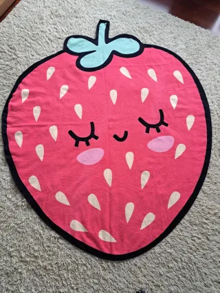 Toalla infantil fresa cara sonriente