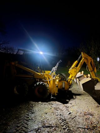 Minicargadora compacta amarilla