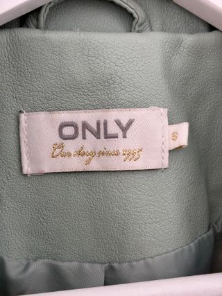 Chaqueta Only cuero ecológico verde