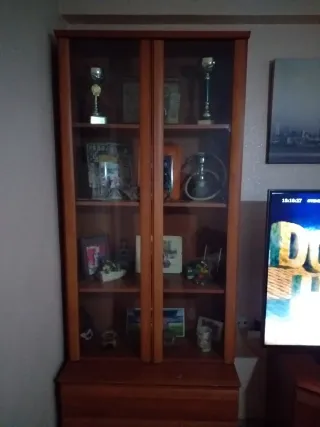Mueble cristalera madera y cristal