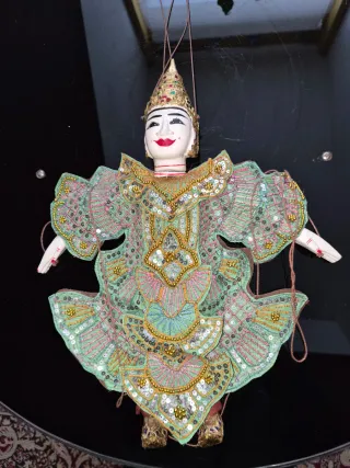 Marioneta tradicional artesanal tailandesa.