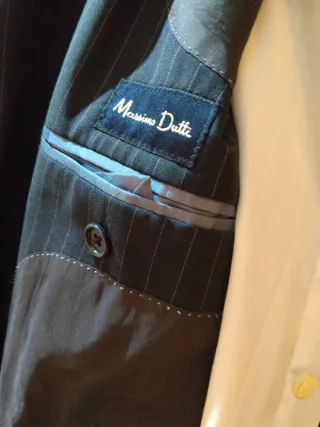 Traje Massimo Dutti con camisa emilio tucci.