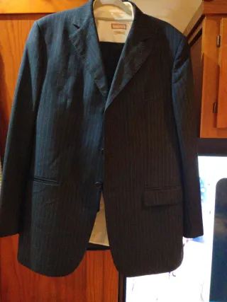 Traje Massimo Dutti con camisa emilio tucci.