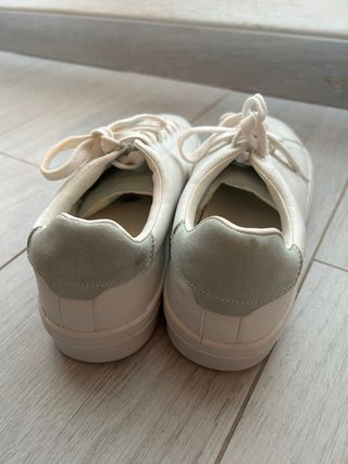 Zapatillas Blancas y Verdes