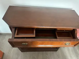 Cómoda de madera con 4 cajones