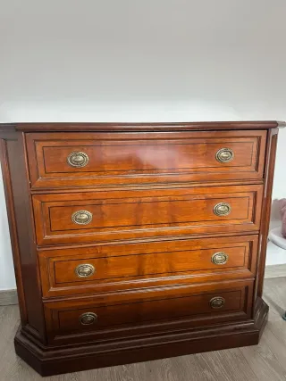 Cómoda de madera con 4 cajones