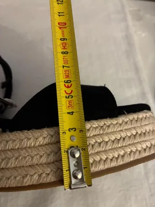Sandalias cuña negras con esparto