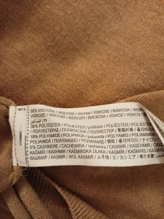 Camiseta Mango cuello alto beige fina