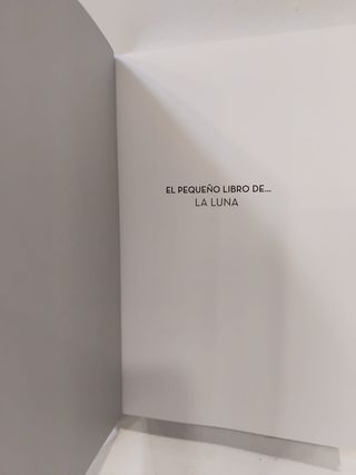 Libro ilustrado El pequeño libro de la Luna