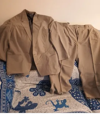 Traje de chaqueta y pantalón beige