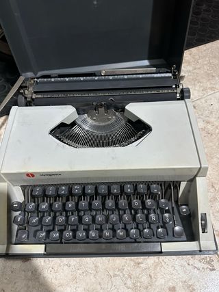 Máquinas de escribir Olympia Traveler de Luxe