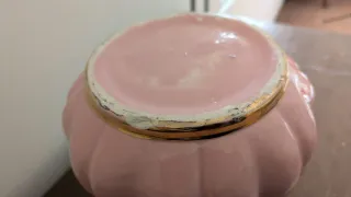 Jarrón Vintage Rosa con Borde Dorado