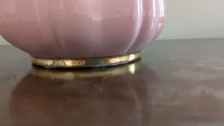 Jarrón Vintage Rosa con Borde Dorado