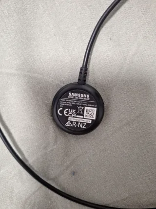 Samsung Galaxy Watch 4 Negro + Cargador