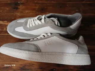 Zapatillas PDH grises y blancas