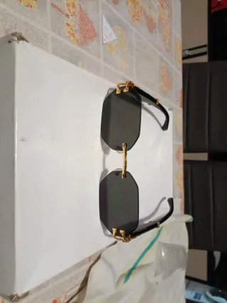 Occhiali da sole Cartier neri e oro