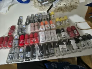 Lote de esmaltes de uñas essence 54 variedad de co