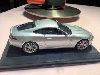 Coche Jaguar XK140 1/43 IXO.
